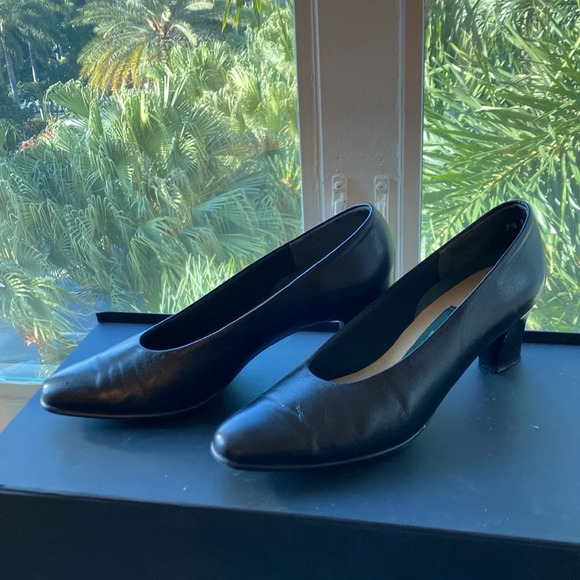 Easy Spirit Leather Heels - Picture 7 of 10